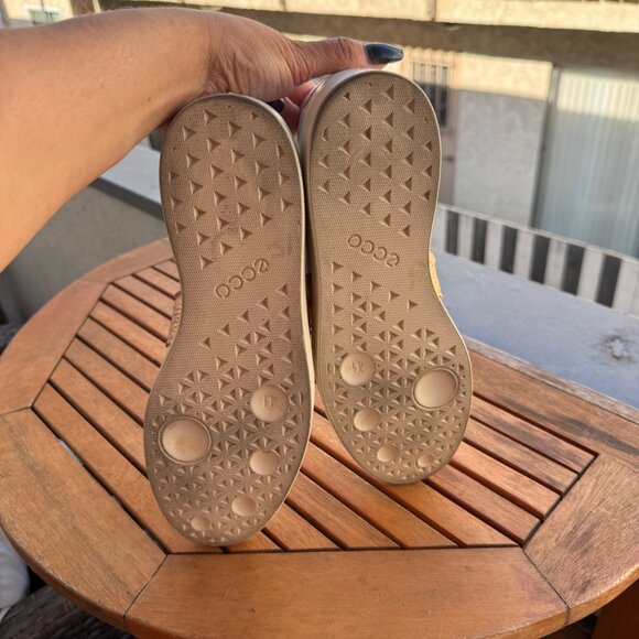 Ecco Womens White Sneakers With Rose Gold Accents - Picture 6 of 7